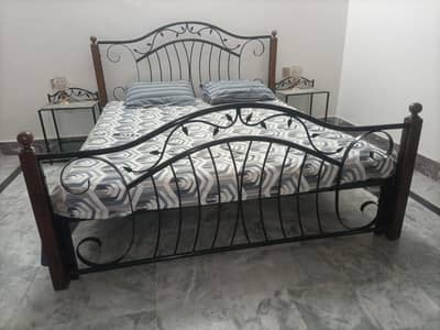 heavy iron bed with mattress