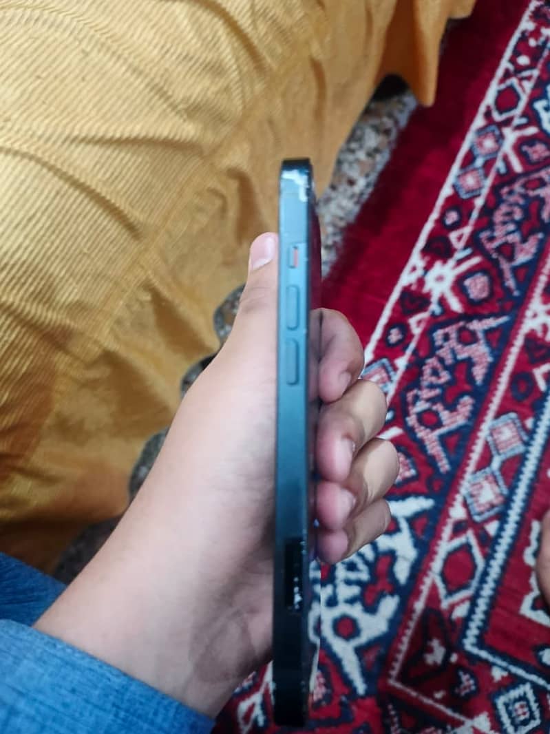 iPhone 13 3