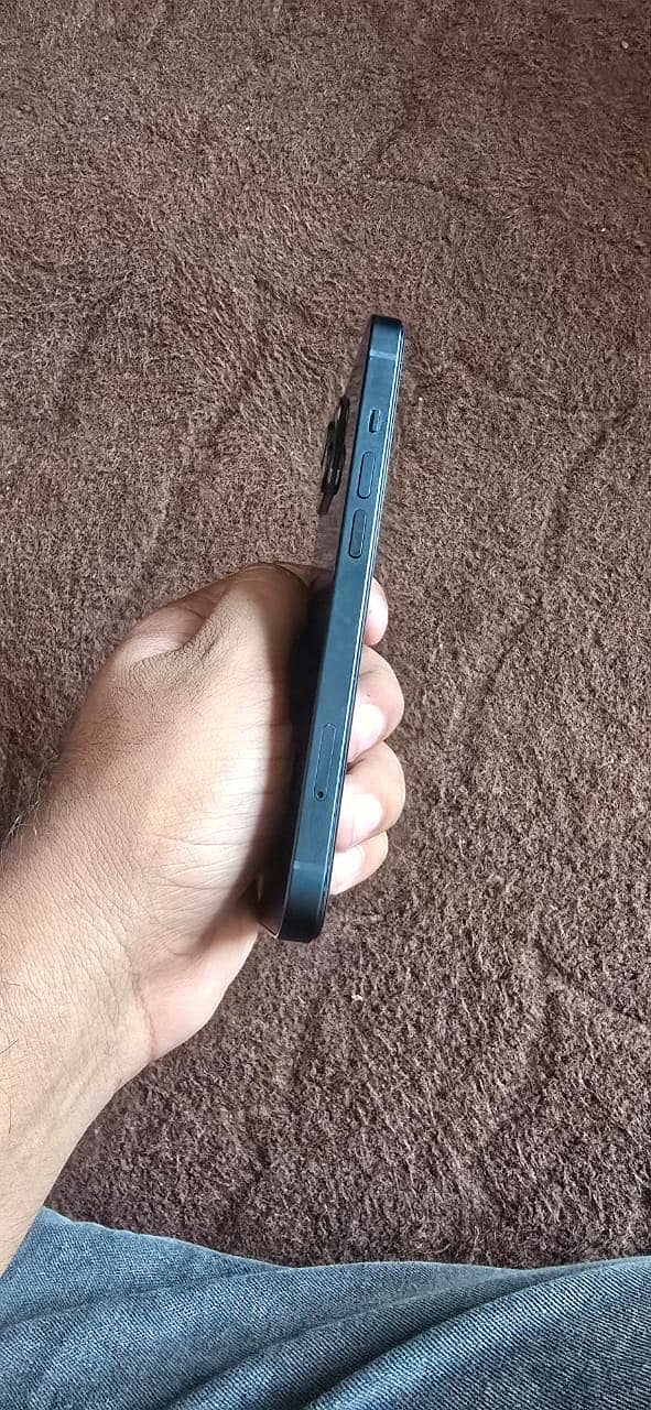 Apple iPhone 13 4