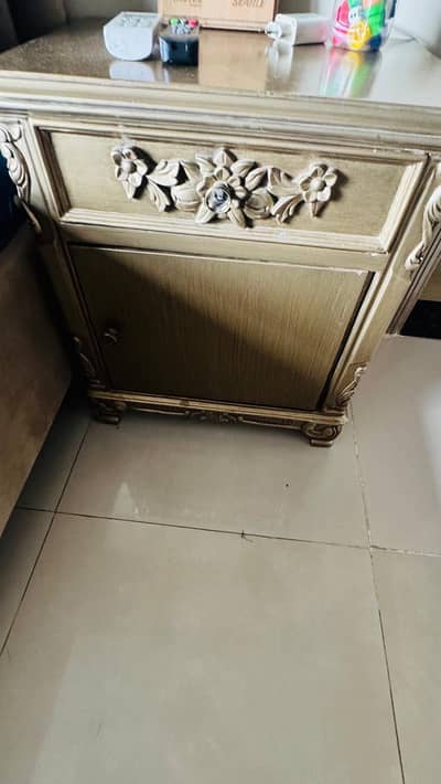 Bed and side table’s for sale.