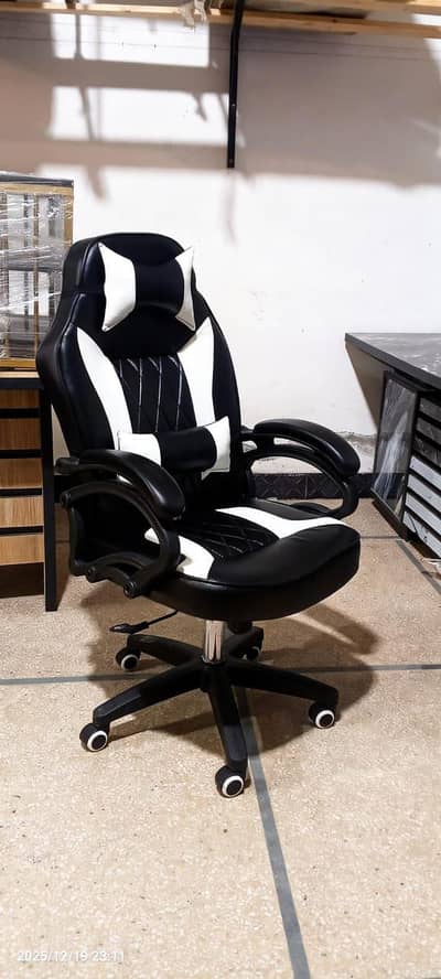 Gaming chair / computer chair / Boss chair / Office / study chair