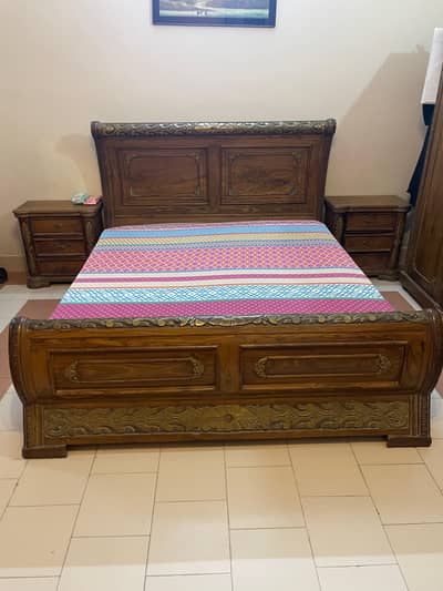king size wooden bed aet