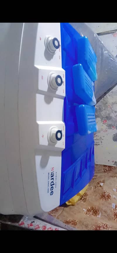 Full size air cooler with three Colling gel botles.