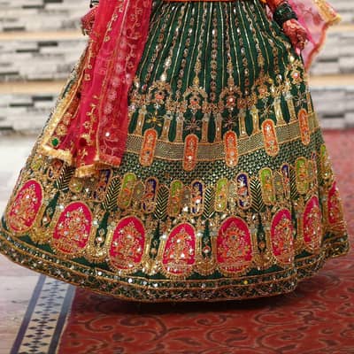 bridal mehndi lehnga .