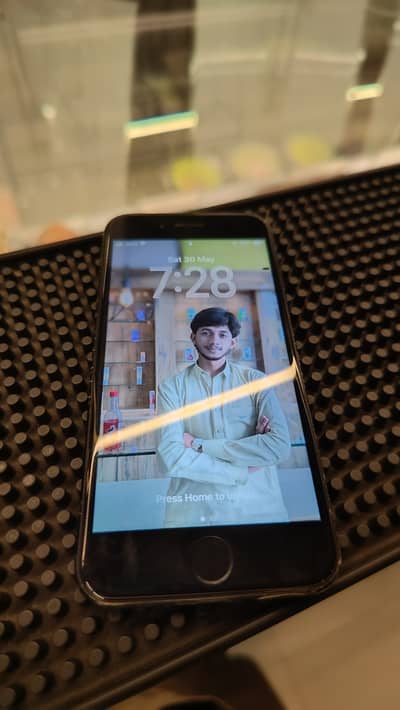 Apple iPhone SE