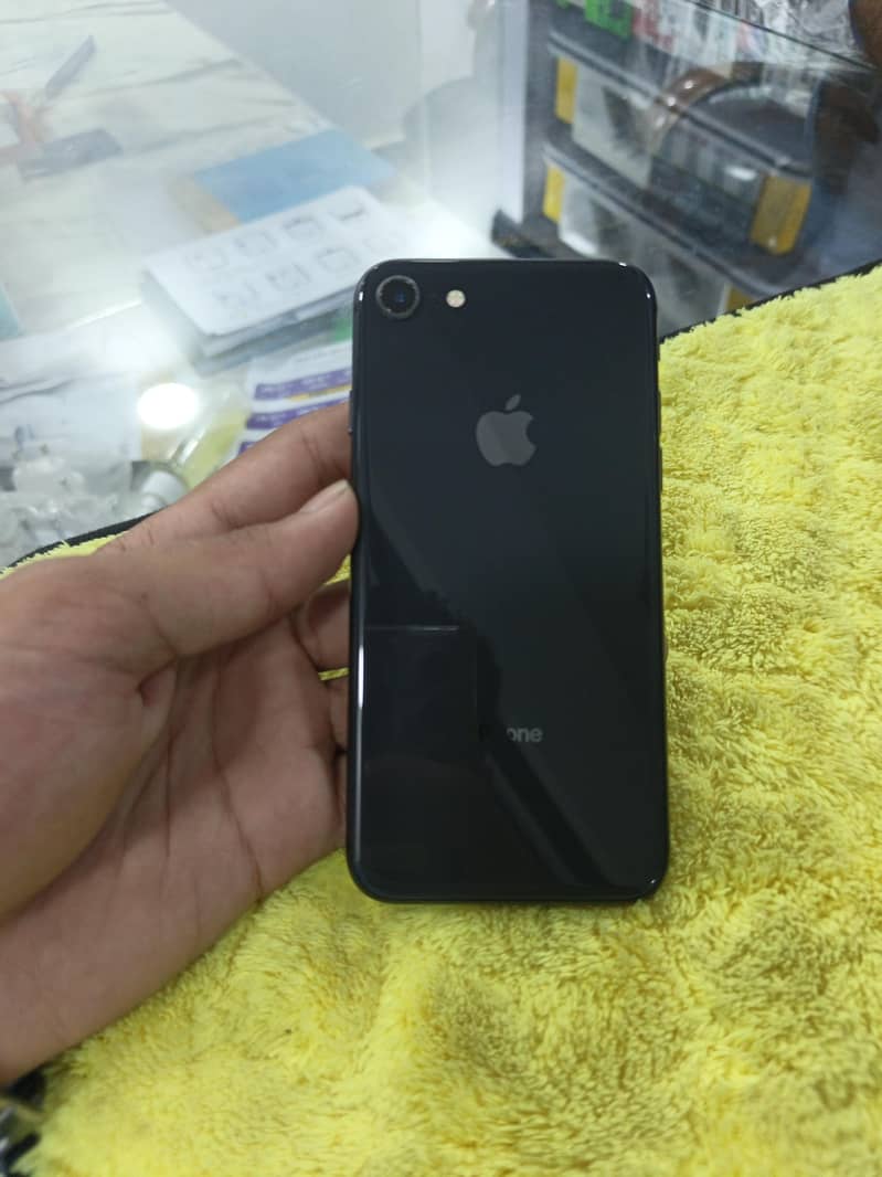 Apple iPhone 8 1