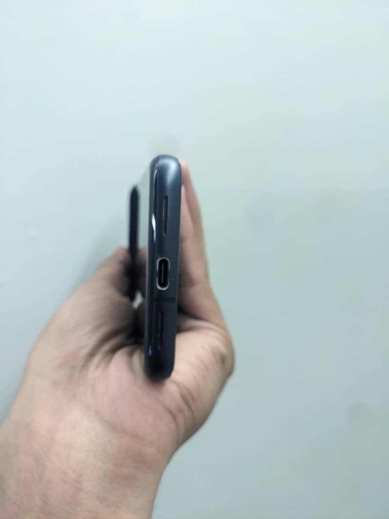 Google Pixel 8 4