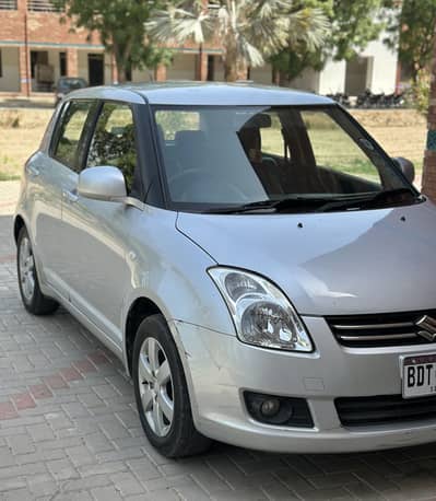 Suzuki Swift DLX 1.3 Navigation 2015. Totel Genuine.