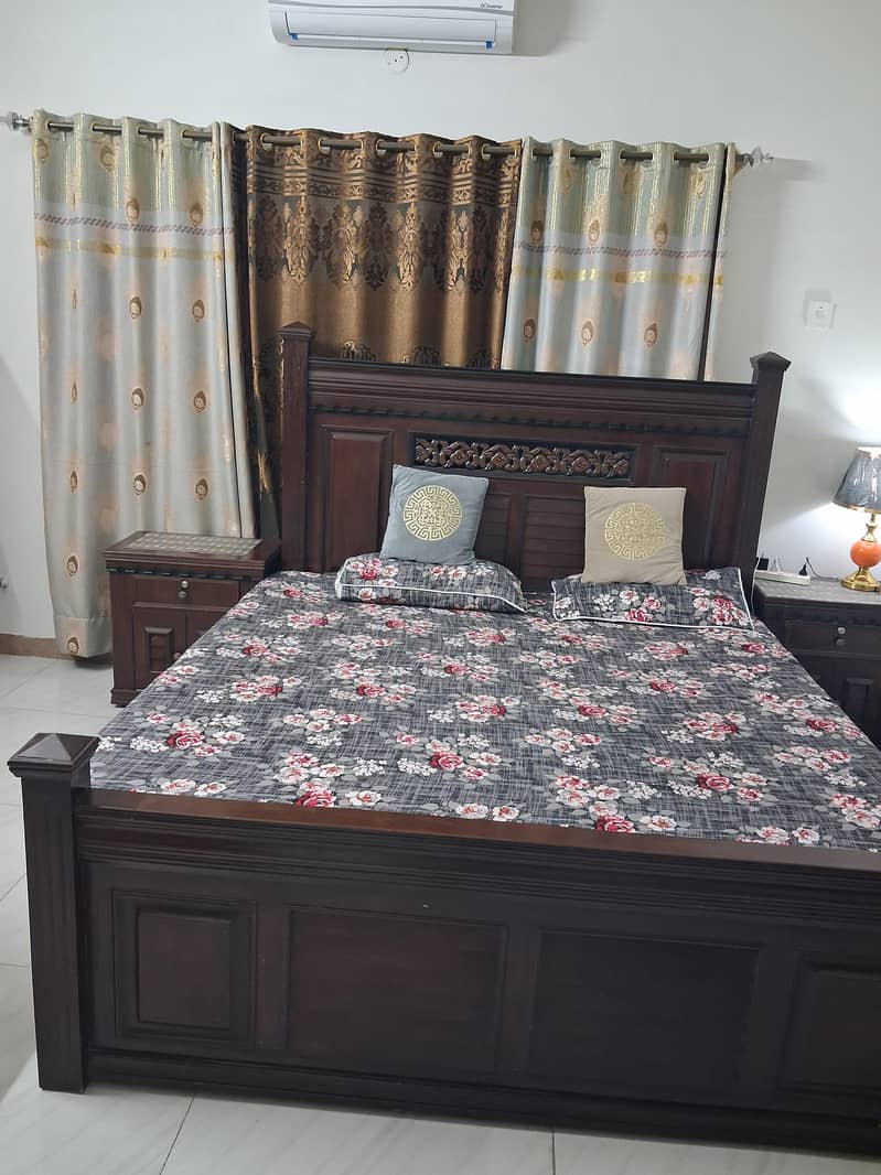 Bed set and dressing table 0