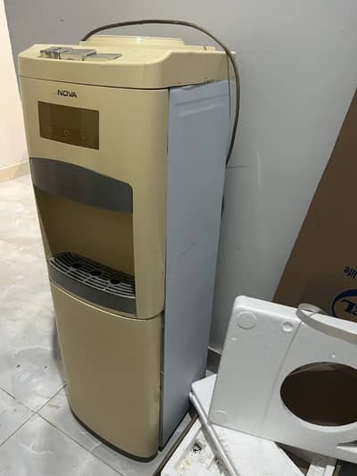 Nove water dispenser