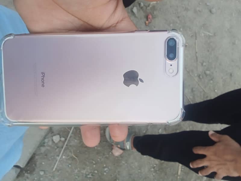 Apple iPhone 7 Plus 11