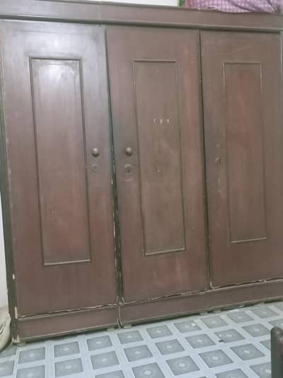 urgent almaari sale due to house shifting