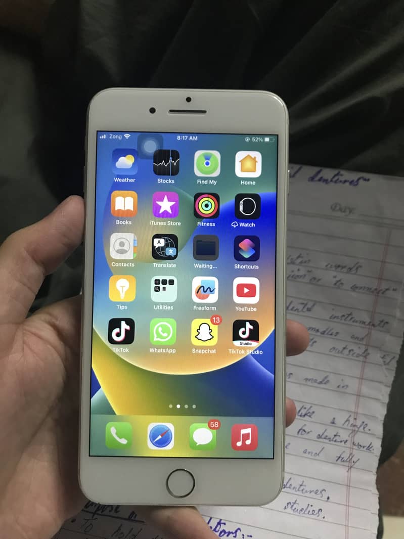 Apple iPhone 8 Plus 1