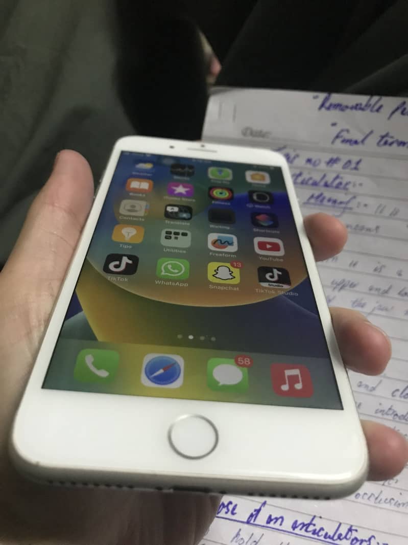 Apple iPhone 8 Plus 3