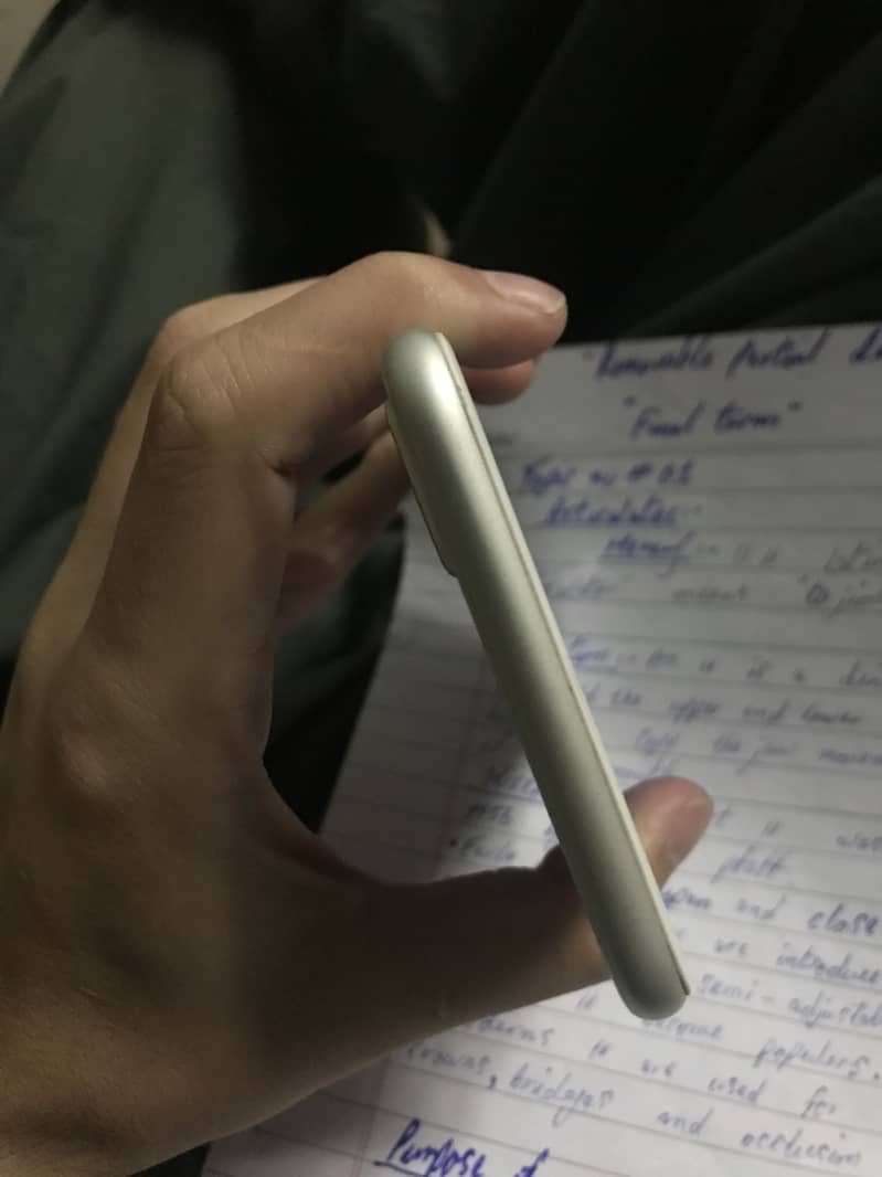 Apple iPhone 8 Plus 4