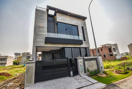 5 Marla House Available for Rent Prime Location