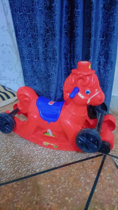 2 in one baby hourse swing. . . condition is good. . kids were not used. .