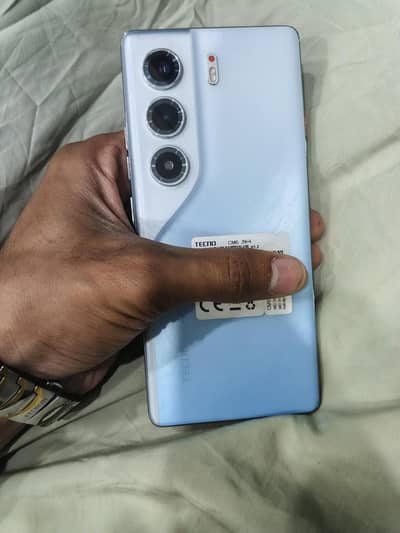 Tecno camon 40 pro 8/256  full box 10/10 official Pta approved
