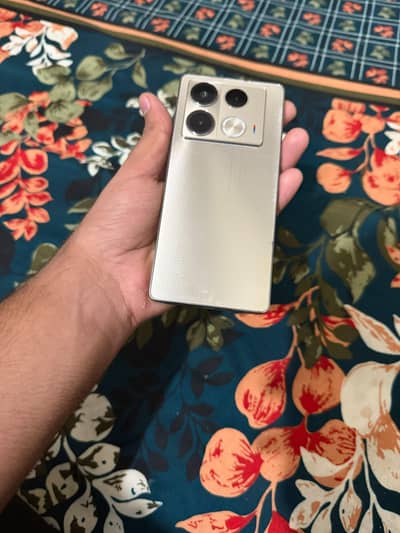 I am seeling infinx not 40pro condition 10/10 no open no repair