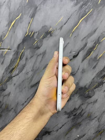 Apple iPhone XR