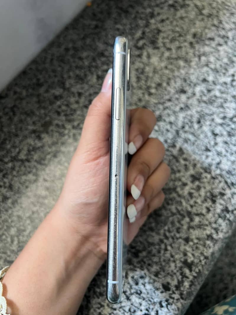 Apple iPhone X 3