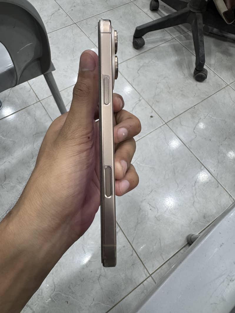Iphone 16 pro max 3
