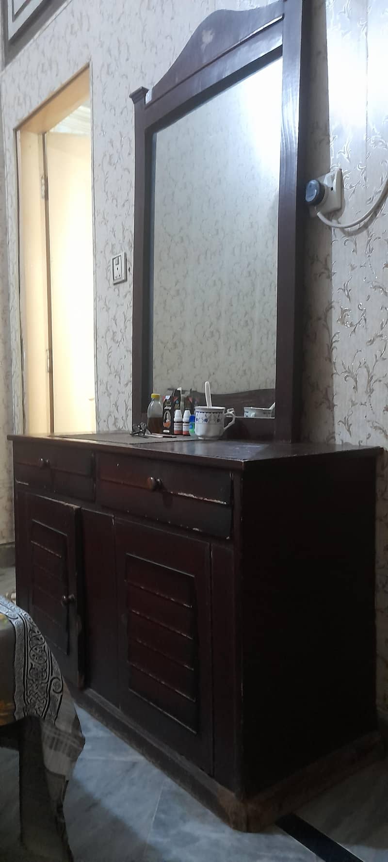dressing table 0