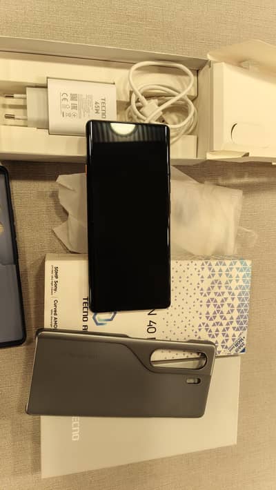 Tecno CAMON 40 Pro