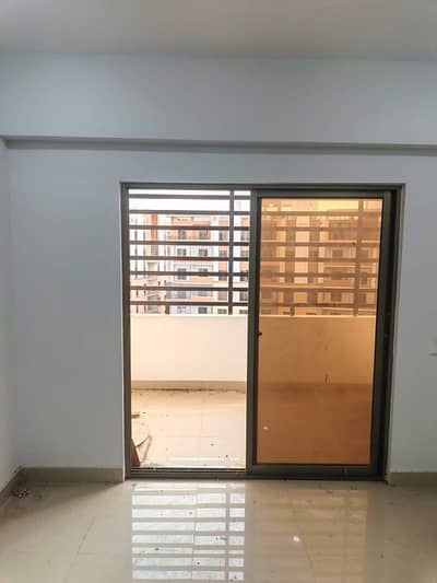 4 BED DD Apartment Available For Rent