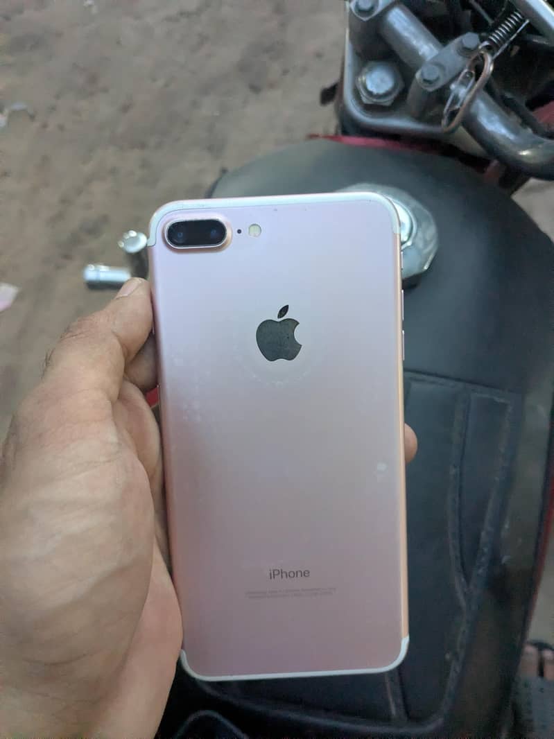 Apple iPhone 7 Plus 0