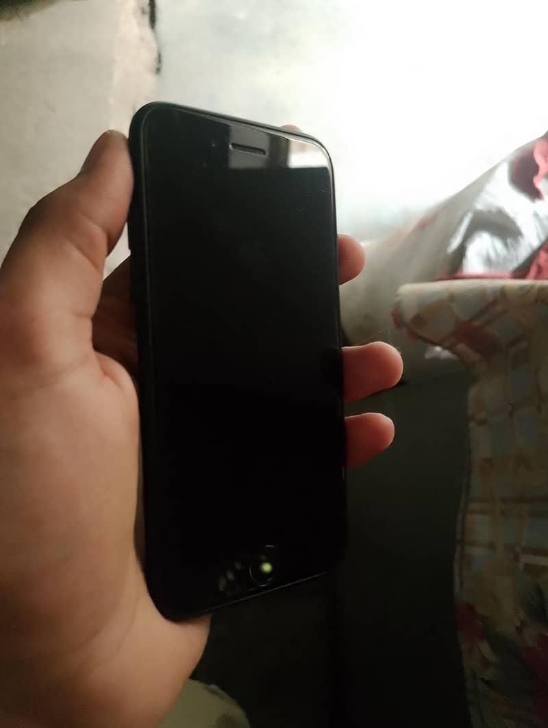 Apple iPhone 7 0