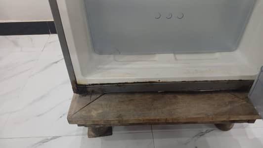 i selling refrigerator urgent sell condition pictures me dekh skty hai