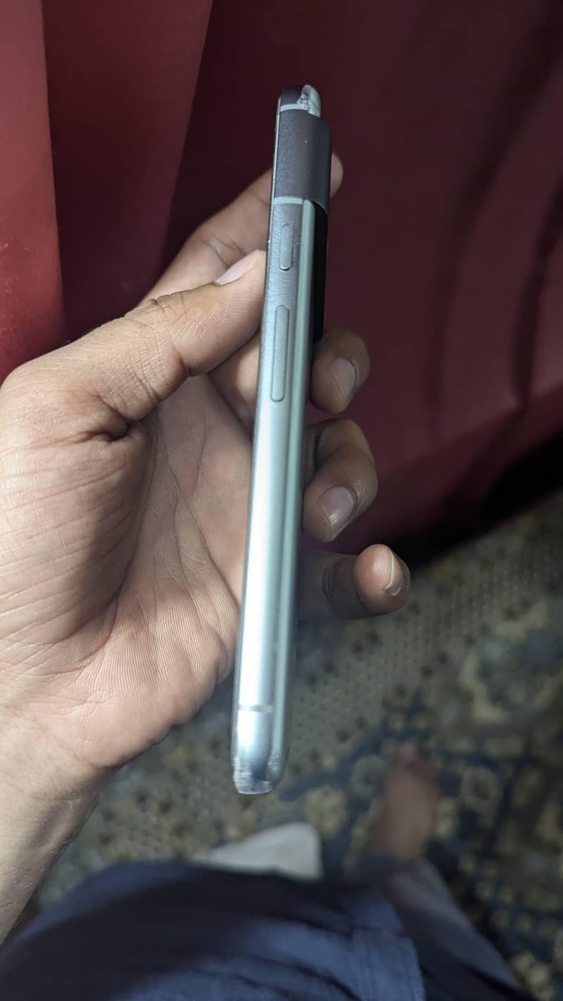 Google Pixel 8 4