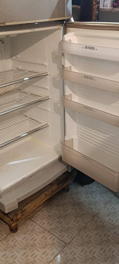 Dawlance fridge in very excellent condition