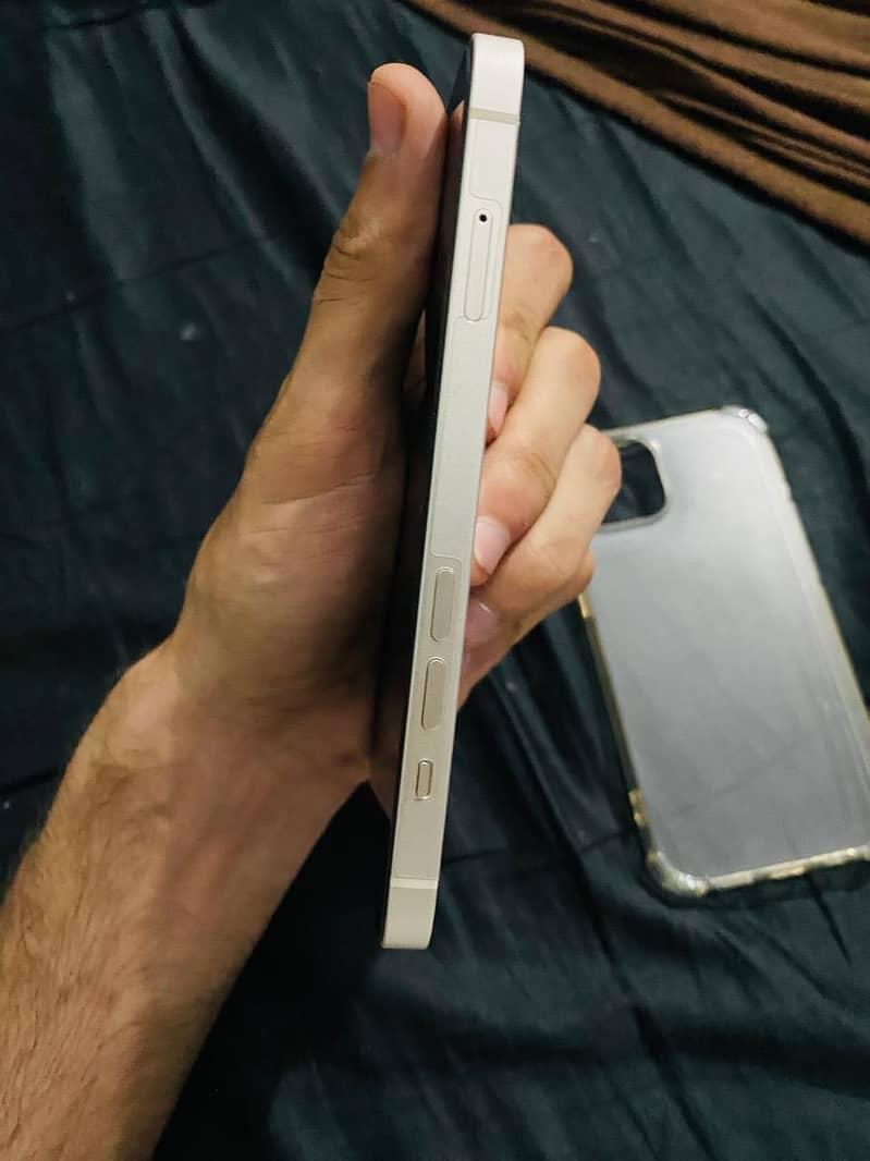 Apple iPhone 13 5
