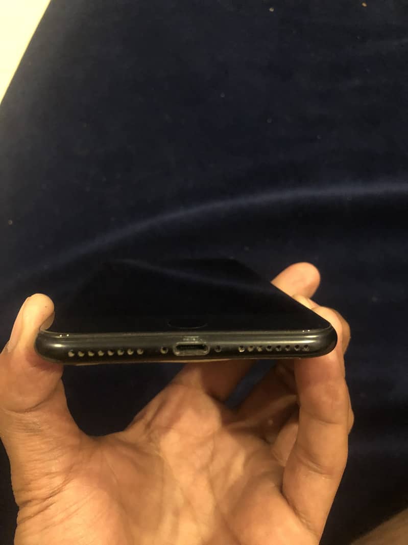 Apple iPhone 7 Plus 2