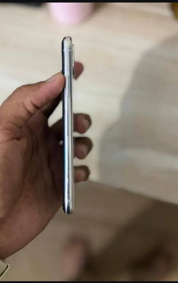 Apple iPhone X 4