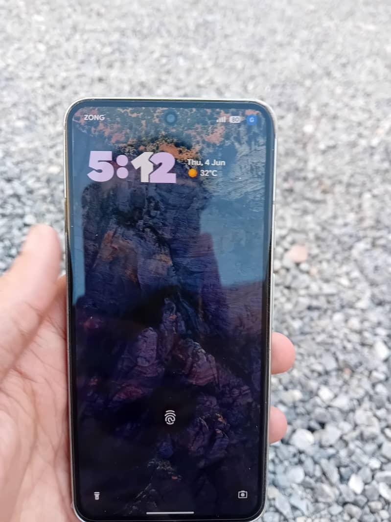 Google Pixel 8 4