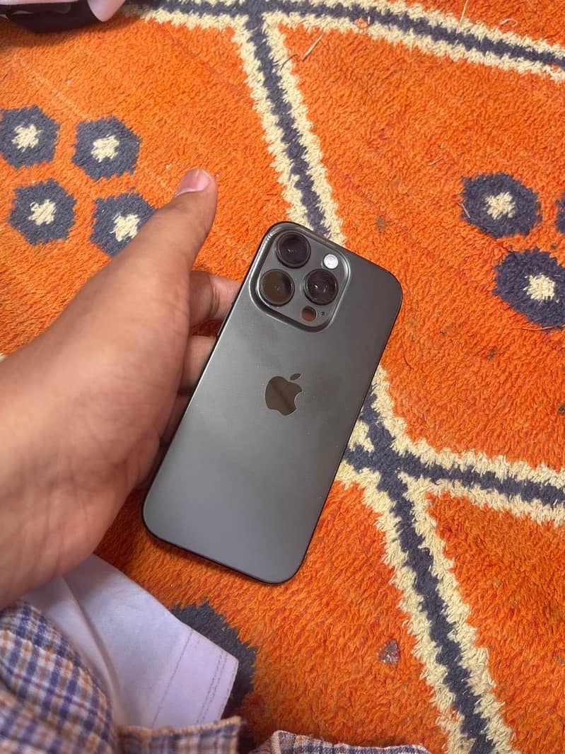 Apple iPhone 16 Pro 0