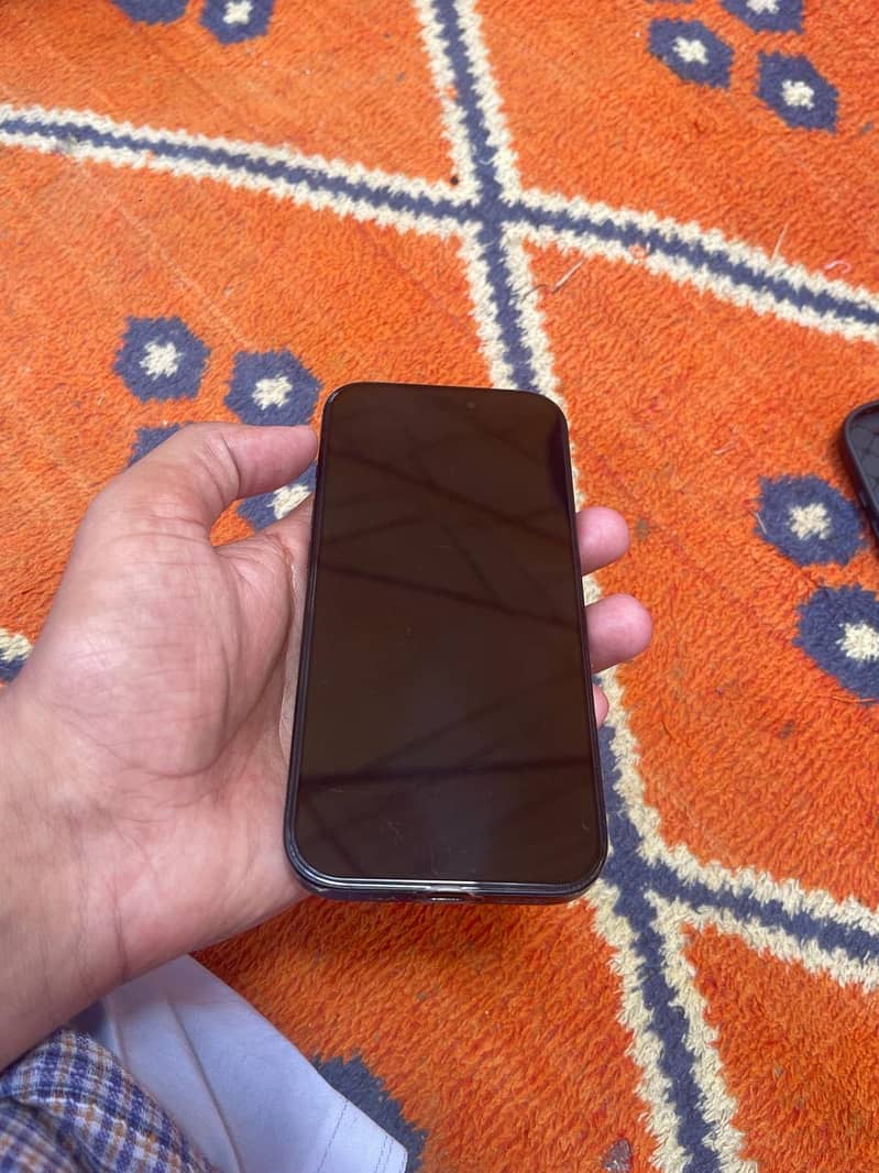 Apple iPhone 16 Pro 3