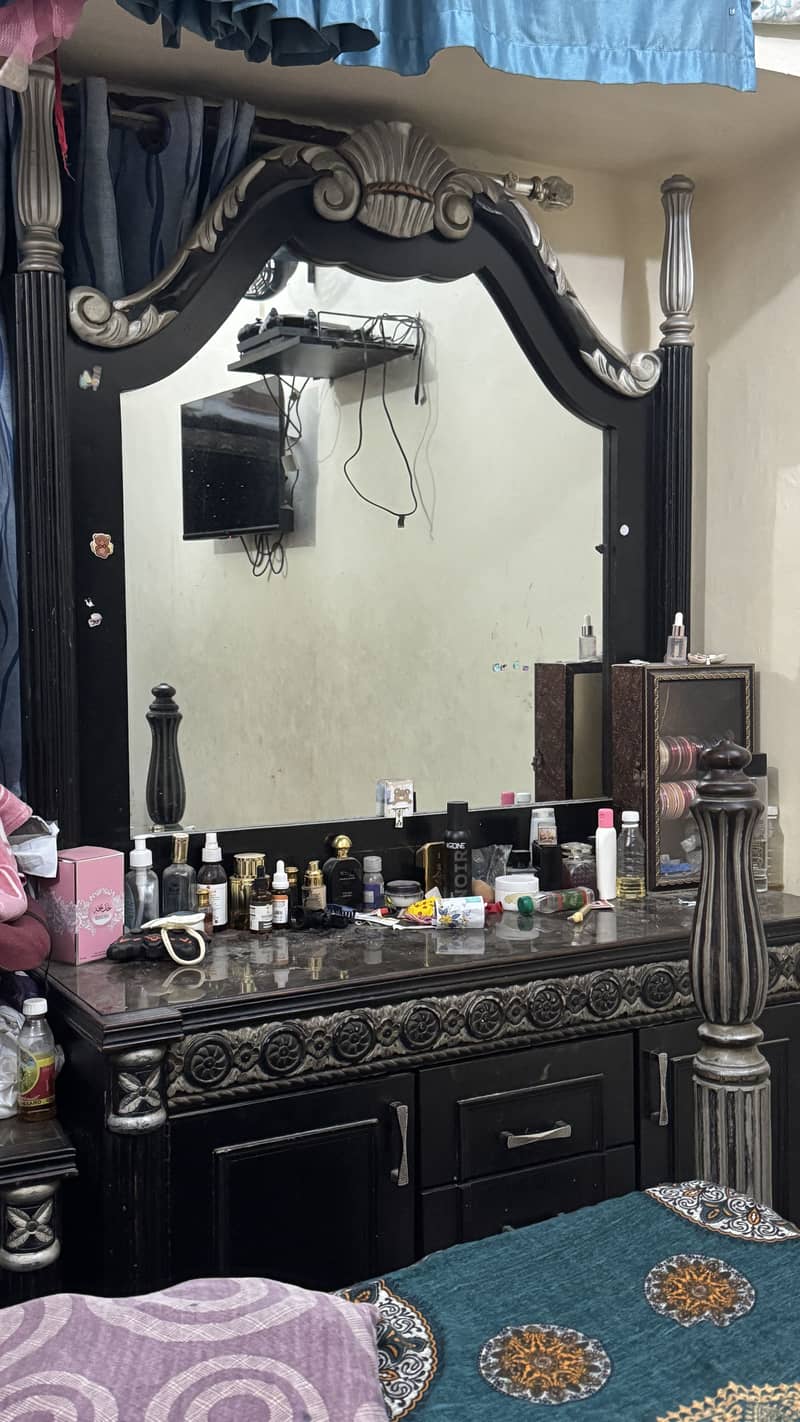 Dressing/Divider/Iron Stand 2
