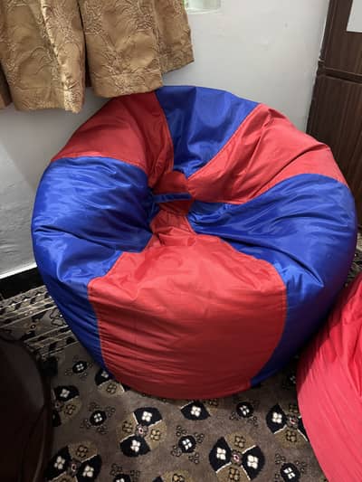 Full size bean bag in new condition