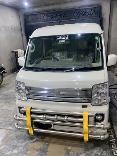 Nissan NV100