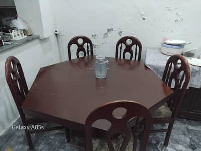 dinning table with 4 chairs
