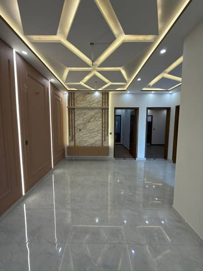 8 marla luxury lower protion for rent main canal road ka bikull kareeb