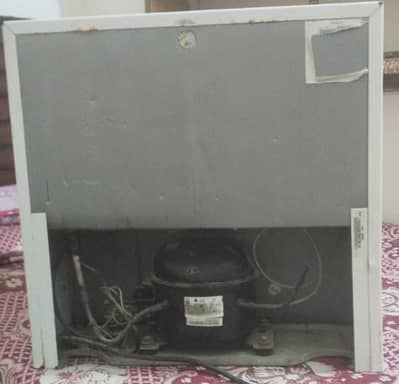 Room refrigerator