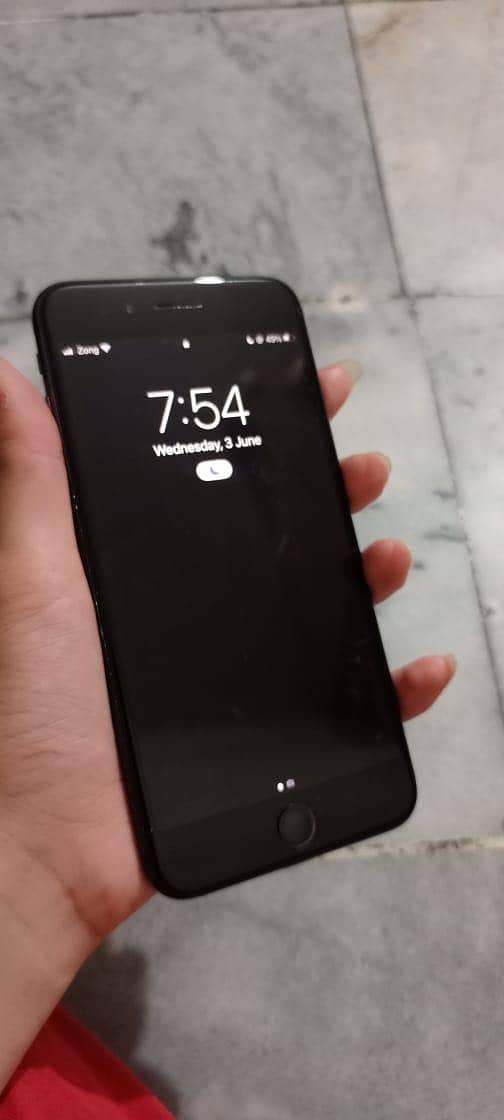 Apple iPhone 7 Plus 0