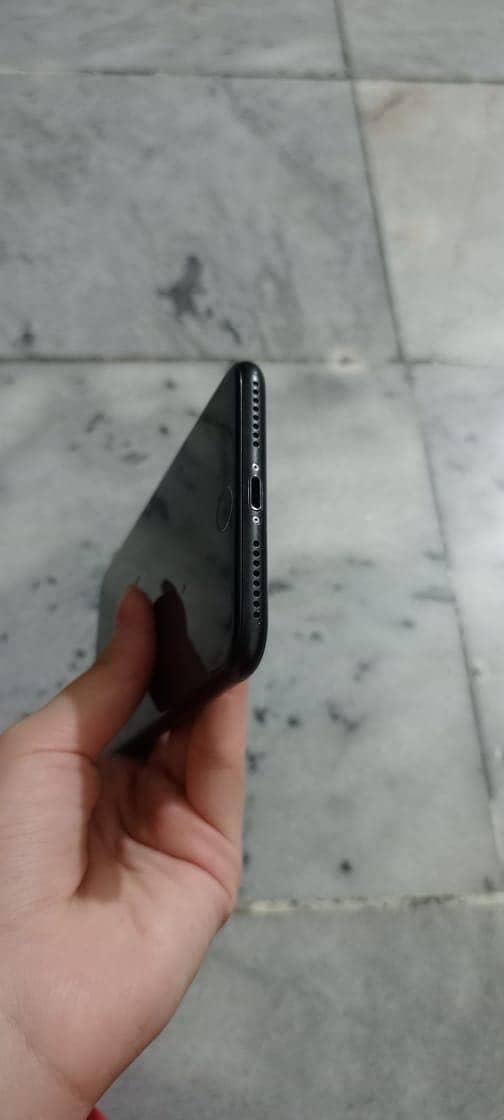 Apple iPhone 7 Plus 2