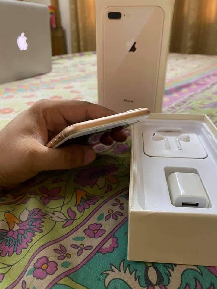 Apple iPhone 8 Plus 0