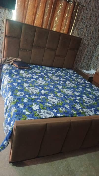 "Modern Bedroom Set (Bed + Dressing Table) for Sale".